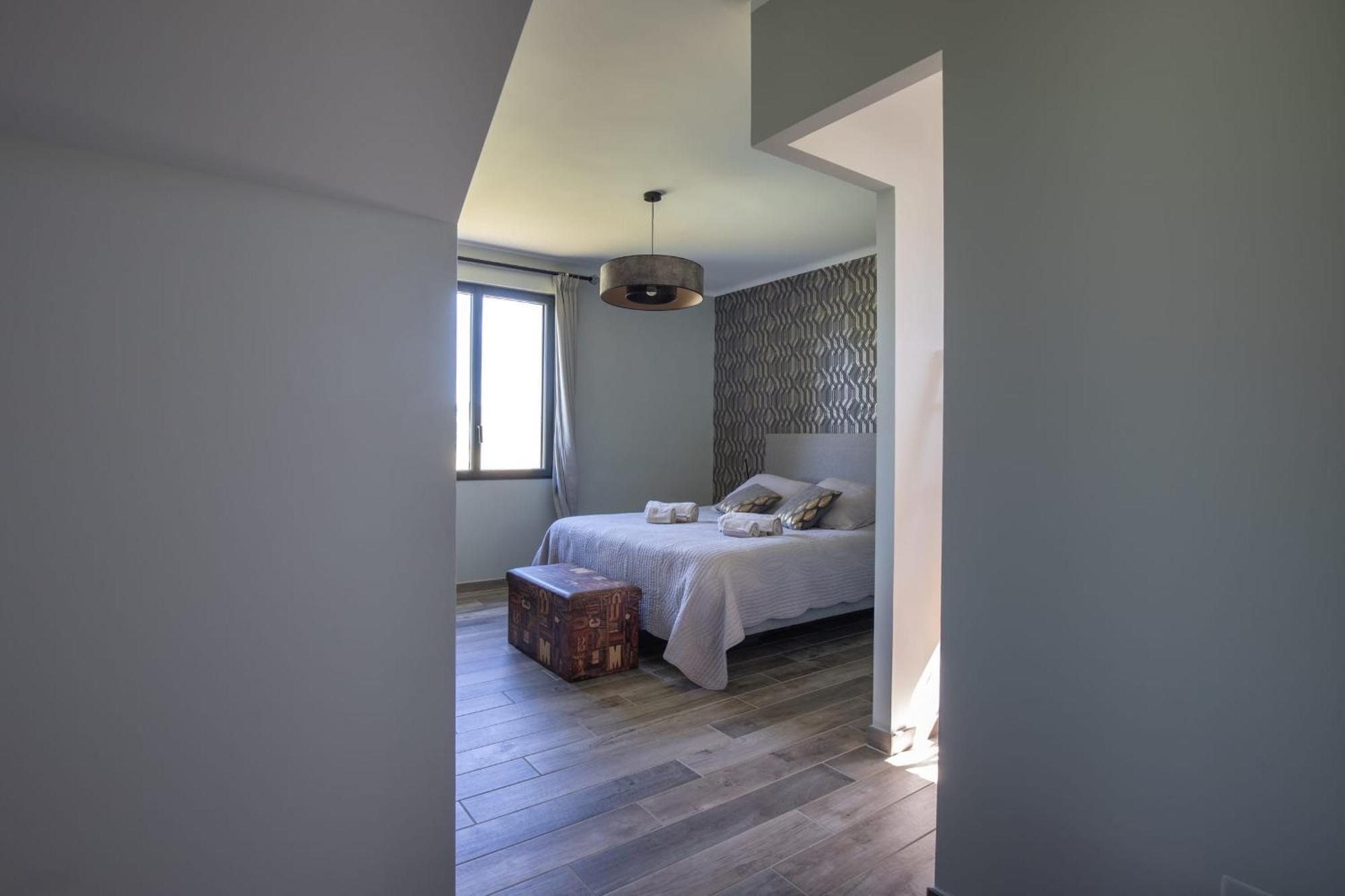 Holiday home Maison Contemporaine - Grand Jardin Et Piscine Privee L'Isle-sur-la-Sorgue