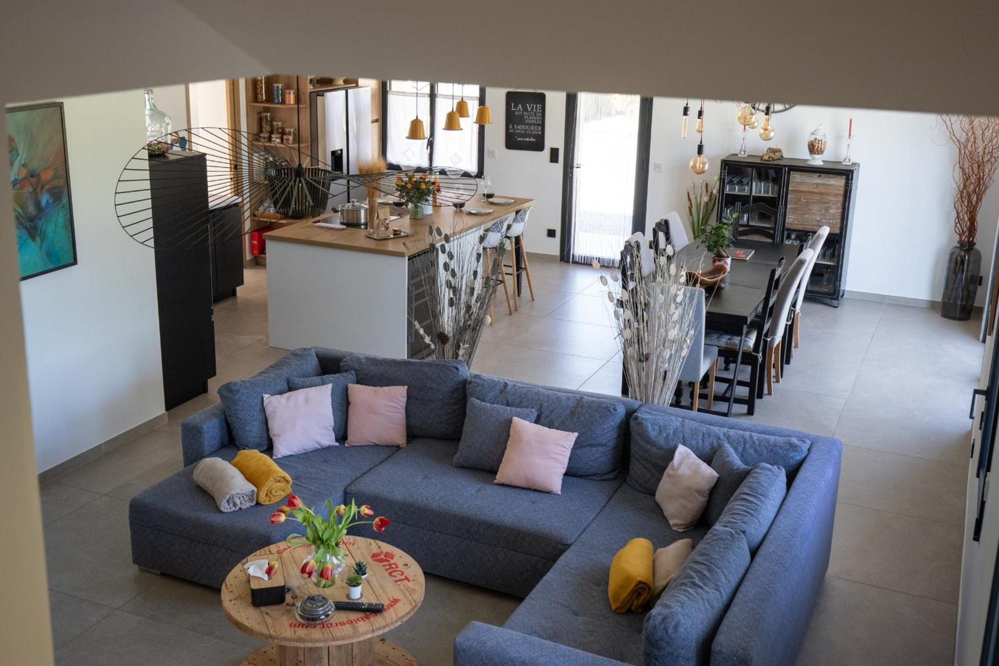 Holiday home Maison Contemporaine - Grand Jardin Et Piscine Privee L'Isle-sur-la-Sorgue